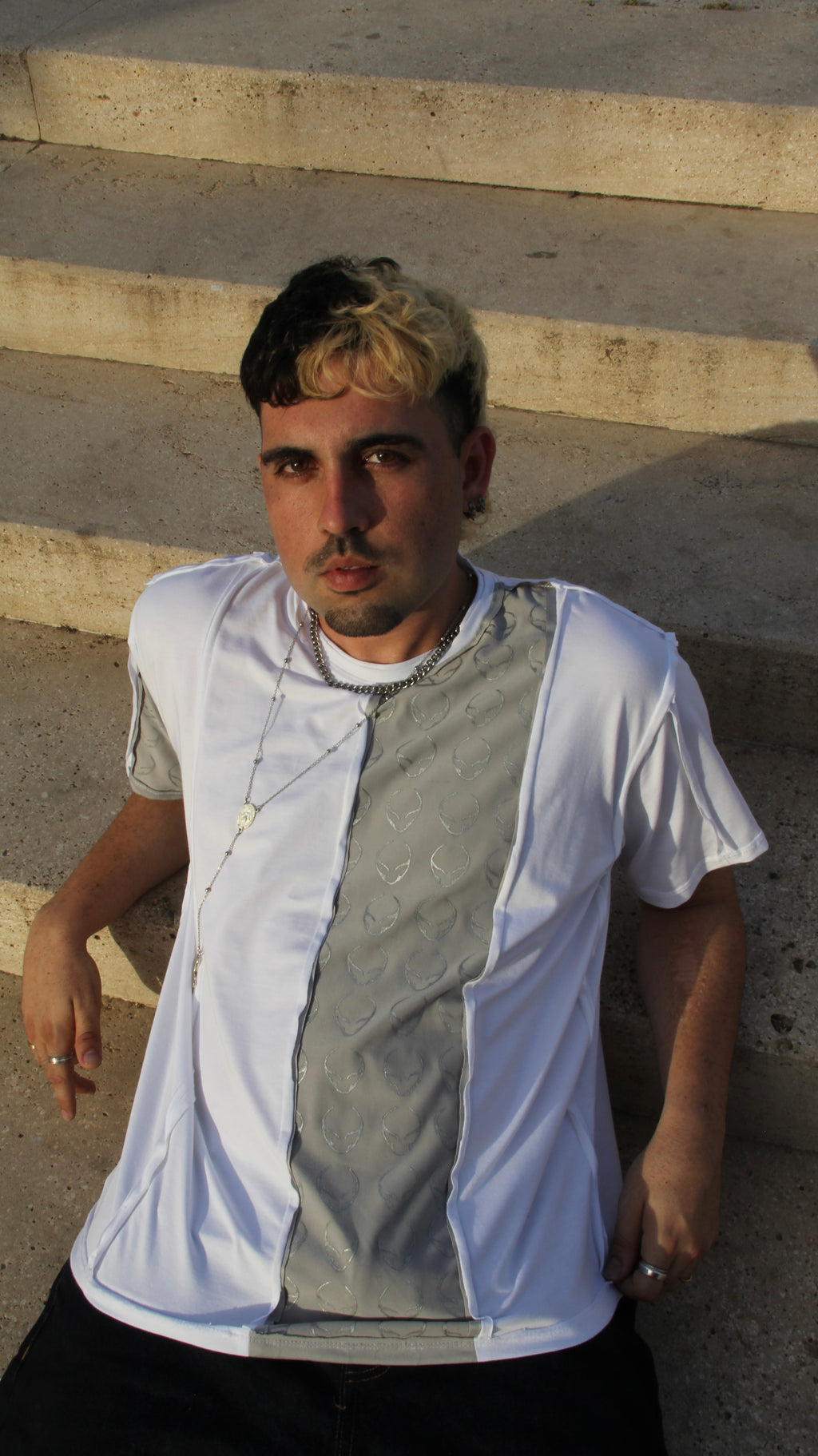 NO BASIC LOGO TEE