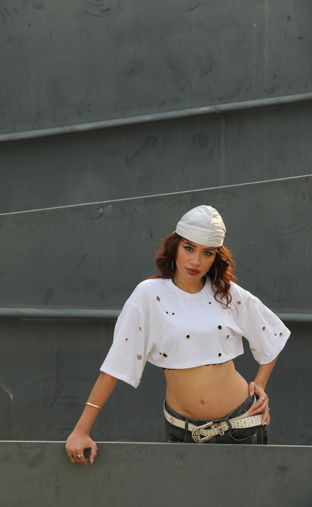WHITE HOLE TOP