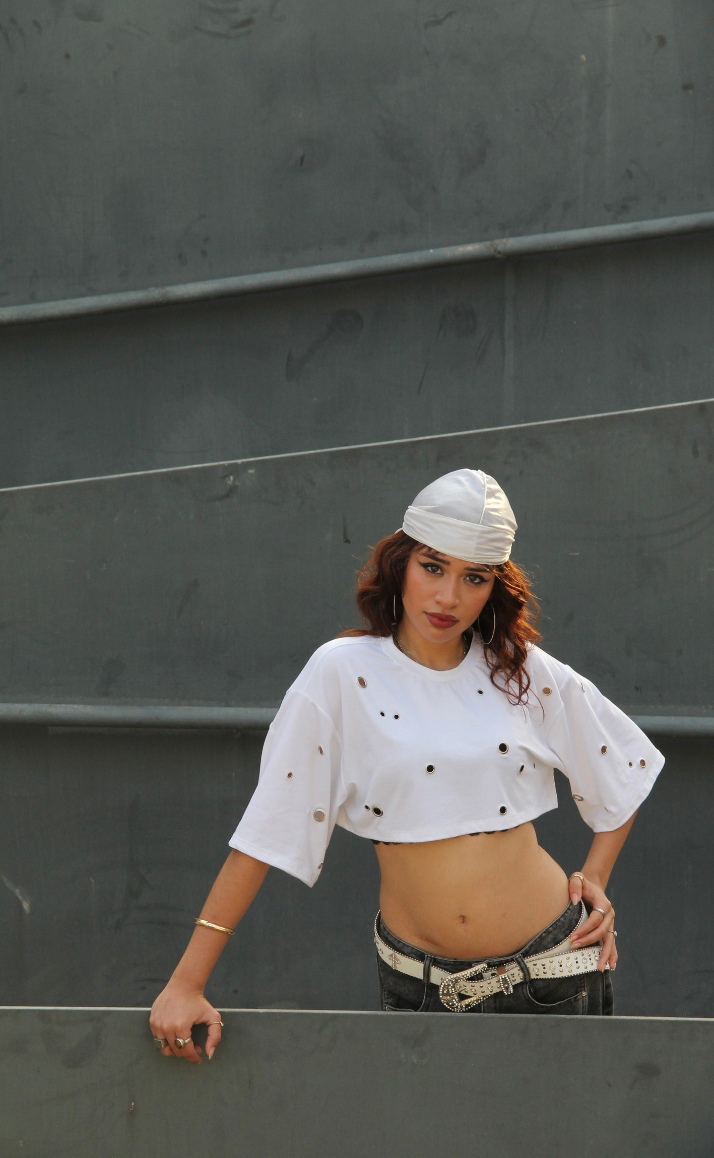 WHITE HOLE TOP